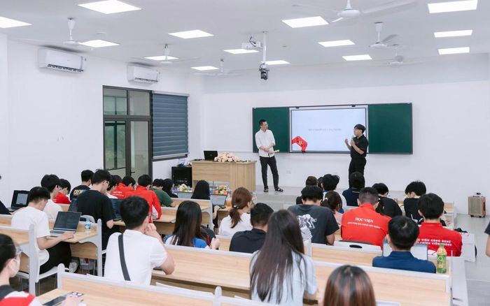 Sinh viên ngành Kỹ thuật tại Học viện Công nghệ Bưu chính Viễn thông - Ảnh: PTIT