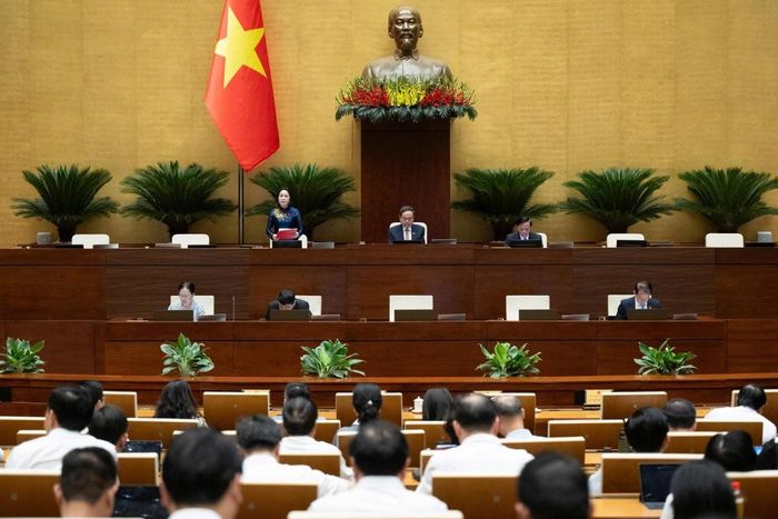 Quốc hội thảo luận ở hội trường về dự án Luật sửa đổi, bổ sung một số điều của Luật Người lao động Việt Nam đi làm việc ở nước ngoài theo hợp đồng - Ảnh: quochoi.vn