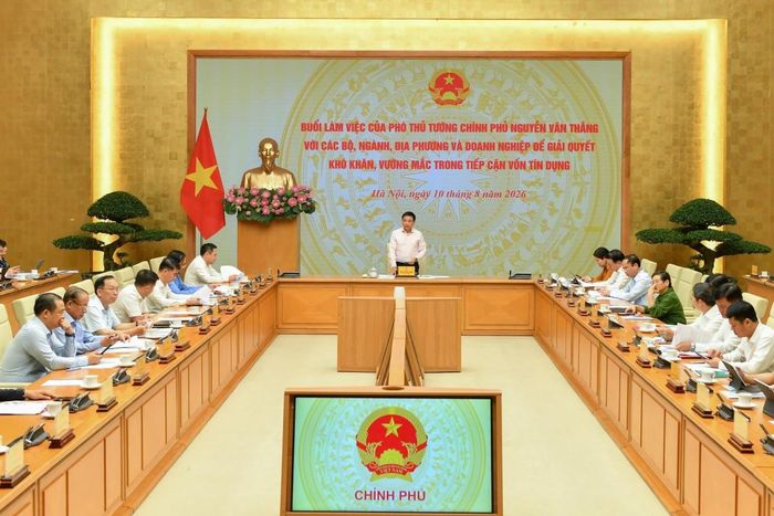 Phó Thủ tướng Chính phủ Nguyễn Văn Thắng phát biểu chỉ đạo NHNN tiếp tục định hướng tín dụng vào sản xuất kinh doanh, các lĩnh vực ưu tiên và các động lực tăng trưởng, kiểm soát chặt tín dụng vào lĩnh vực tiềm ẩn rủi ro
