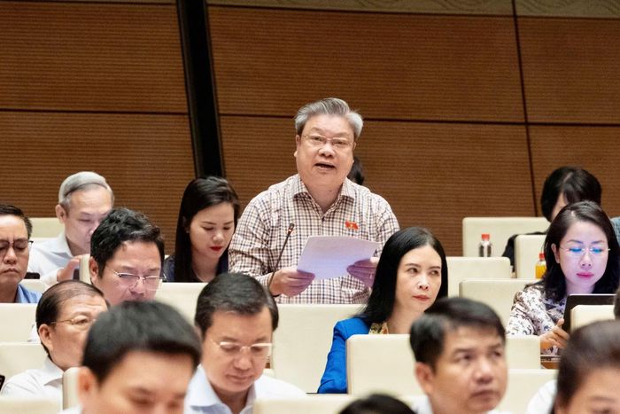 Đại biểu Bùi Văn Dũng (Đoàn ĐBQH tỉnh Thanh Hoá) phát biểu tại phiên thảo luận.
