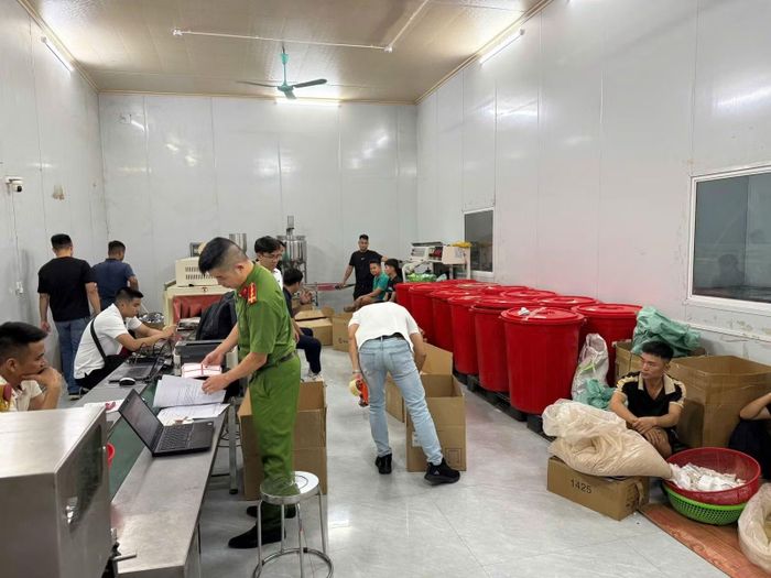 Công an tỉnh Phú Thọ khám xét khẩn cấp nơi ở, làm việc của một số đối tượng trong đường dây.
