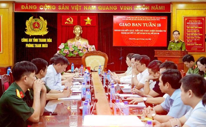Thanh Hóa duy trì việc giao ban hằng tuần của Tổ công tác Đề án 06 tỉnh để kiểm đếm tiến độ, nhận diện điểm nghẽn, làm rõ nguyên nhân và tháo gỡ khó khăn.