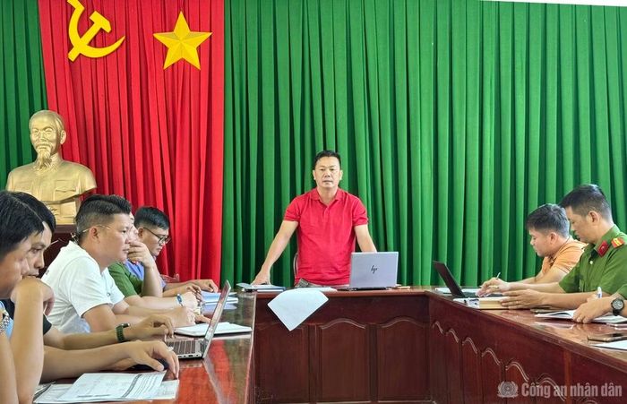 Ban Chuyên án họp triển khai phương án triệt phá đường dây tổ chức đánh bạc, đánh bạc và rửa tiền xuyên quốc gia.