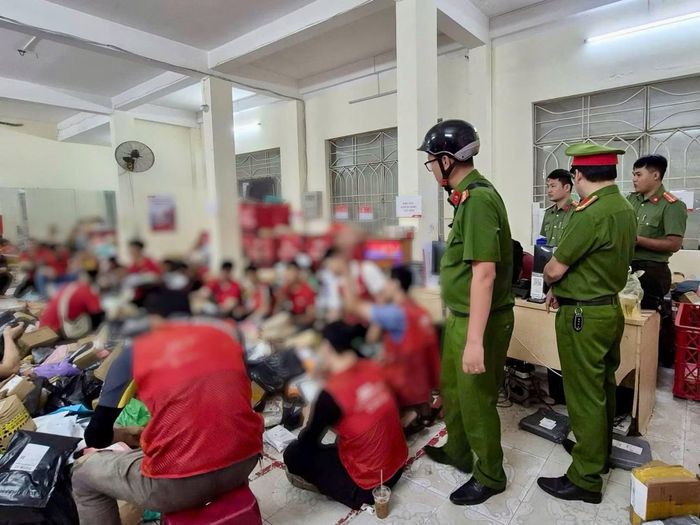 Rạng sáng, các tổ công tác của Công an TP Đà Nẵng đồng loạt rà soát, kiểm tra tại những khu vực, địa điểm tiềm ẩn nguy cơ về ma túy.