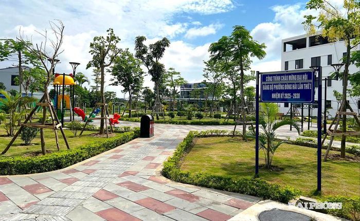 Chương trình xây dựng công viên, vườn hoa, cây xanh trên địa bàn các quận giai đoạn 2021-2025 tuy đã góp phần chỉnh trang đô thị và nâng cao chất lượng sống của người dân nhưng hiệu quả khai thác các công trình công cộng đang bị ảnh hưởng. Ảnh: BHP