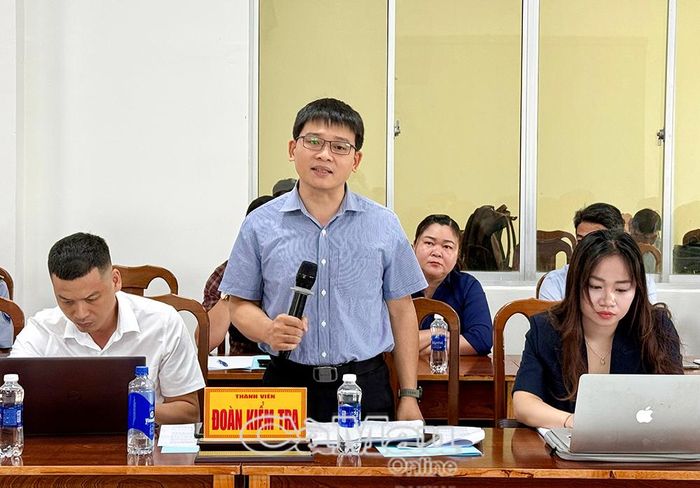 Đại diện Bộ Xây dựng, thành viên đoàn kiểm tra, phát biểu ý kiến tại buổi làm việc.