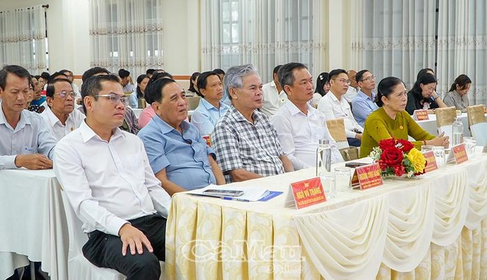 Các đồng chí lãnh đạo tỉnh, nguyên lãnh đạo tỉnh và đại biểu tham dự họp mặt kỷ niệm 65 năm Thảm hoạ da cam ở Việt Nam.