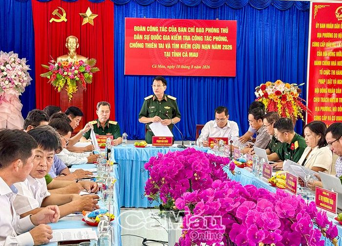  Thiếu tướng Phạm Hải Châu, Phó Cục trưởng Cục Cứu hộ - Cứu nạn (Bộ Tổng Tham mưu), Phó Chánh Văn phòng Ban Chỉ đạo Phòng thủ dân sự quốc gia, phát biểu tại buổi làm việc với tỉnh Cà Mau.