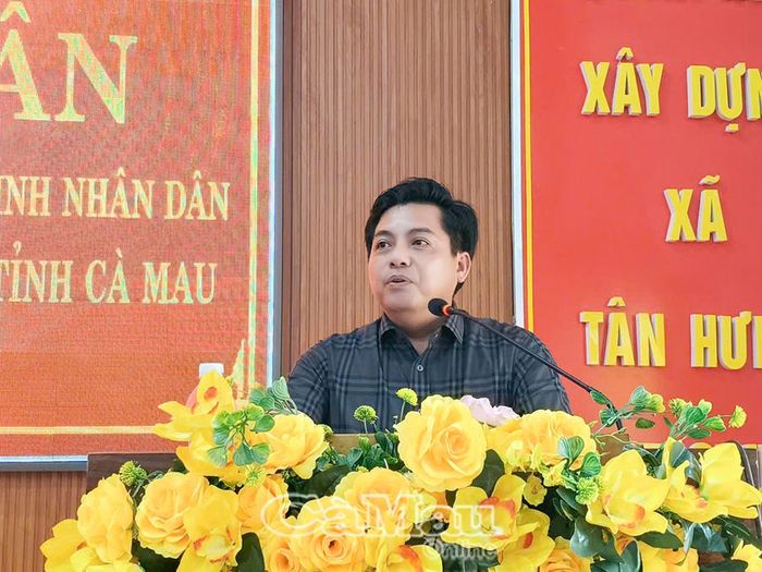 Ông Nguyễn Minh Phụng, Chủ tịch UBND xã Tân Hưng, phát biểu cảm ơn và giao nhiệm vụ cho các lực lượng tại địa phương.