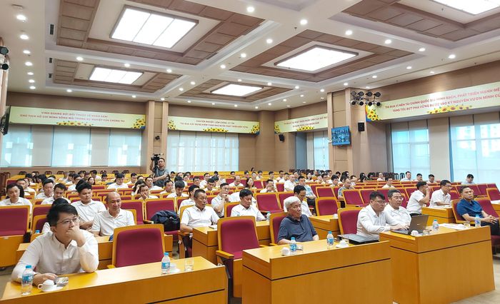 Đông đảo công chức, kiểm toán viên tham dự buổi tập huấn tại điểm cầu trụ sở KTNN. Ảnh: T.THIỆN