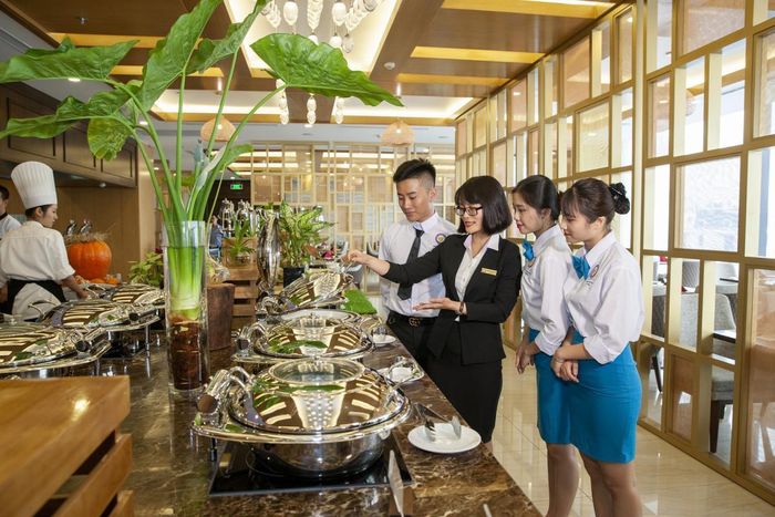 Phí phục vụ không tính đóng BHXH, doanh nghiệp cần hiểu đúng để thực hiện. Ảnh: Khách sạn Vinperl Imperia Hải Phòng.