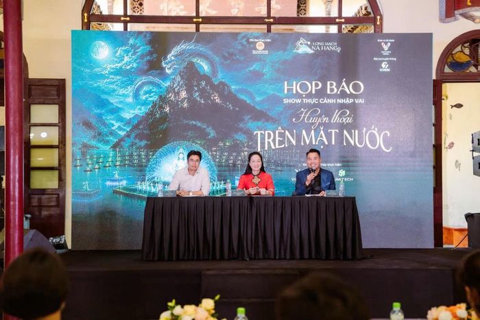 Họp báo giới thiệu chương trình nghệ thuật thực cảnh “Long mạch Nà Hang - Huyền thoại trên mặt nước”.