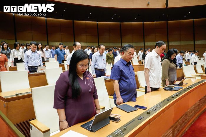 Chủ tịch Quốc hội Lào Xaysomphone Phomvihane là nhà lãnh đạo có vai trò quan trọng trong việc kế thừa, vun đắp và phát triển mối quan hệ hữu nghị vĩ đại, đoàn kết đặc biệt, hợp tác toàn diện, gắn kết chiến lược Việt Nam - Lào. “Đồng chí mất đi là một tổn thất to lớn đối với đất nước Lào và quan hệ Việt Nam - Lào”, Phó chủ tịch Quốc hội Nguyễn Thị Thanh nêu rõ.