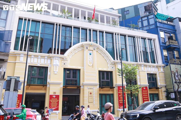 Tại Lào, Ban Chấp hành Trung ương Đảng Nhân dân Cách mạng Lào, Quốc hội, Chính phủ và Trung ương Mặt trận Lào Xây dựng Đất nước tổ chức Quốc tang Chủ tịch Quốc hội Xaysomphone Phomvihane trong 5 ngày, từ 9/8 đến 13/8. Lễ truy điệu dự kiến diễn ra ngày 13/8 tại Quảng trường That Luang.