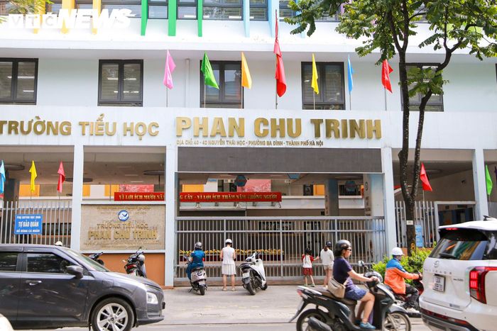 Chủ tịch Quốc hội Lào Xaysomphone Phomvihane từ trần lúc 11h18 ngày 8/8, hưởng thọ 70 tuổi.