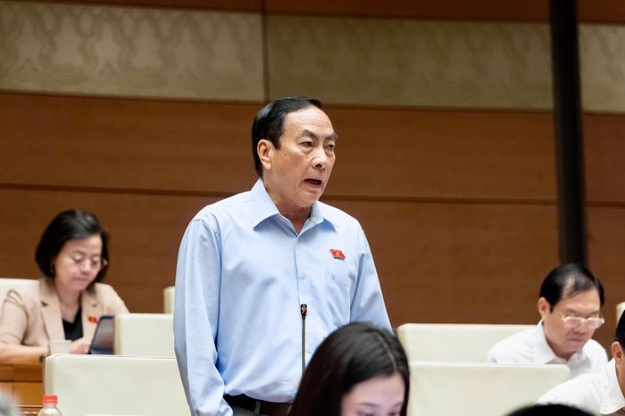 Đại biểu Phạm Văn Hòa, Đoàn ĐBQH tỉnh Đồng Tháp phát biểu. (Ảnh: Media Quochoi)