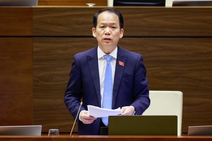 Bộ trưởng Bộ Tư pháp Hoàng Thanh Tùng tiếp thu ý kiến đại biểu. (Ảnh: Media Quochoi).