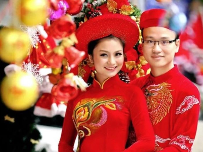 Khi sự nghiệp đang thăng hoa, Diệu Hương bất ngờ “theo chồng bỏ cuộc chơi”. Cô kết hôn với doanh nhân Việt kiều tên Ngọc Linh vào năm 2011. Nữ diễn viên từng chia sẻ, họ quyết định đến với nhau chỉ sau 3 ngày quen biết. Sau khi lập gia đình, cô hạn chế tham gia các hoạt động nghệ thuật.
