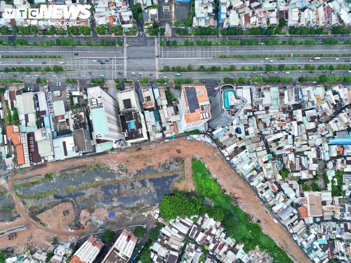 Toàn tuyến dài gần 9 km đi qua địa bàn 4 phường gồm Gia Định, Bình Thạnh, Bình Lợi Trung và An Nhơn. Trong đó tuyến chính dài khoảng 6,6 km, từ kênh Nhiêu Lộc - Thị Nghè đến sông Vàm Thuật; 3 tuyến nhánh Cầu Sơn, Bình Lợi và Bình Triệu dài hơn 2,2 km.