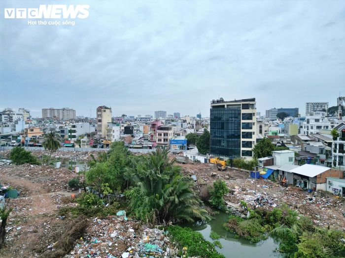 Dự án nạo vét, cải tạo môi trường, xây dựng hạ tầng rạch Xuyên Tâm có tổng mức đầu tư hơn 17.200 tỷ đồng, gồm 3 gói thầu XL01, XL02 và XL03. 
