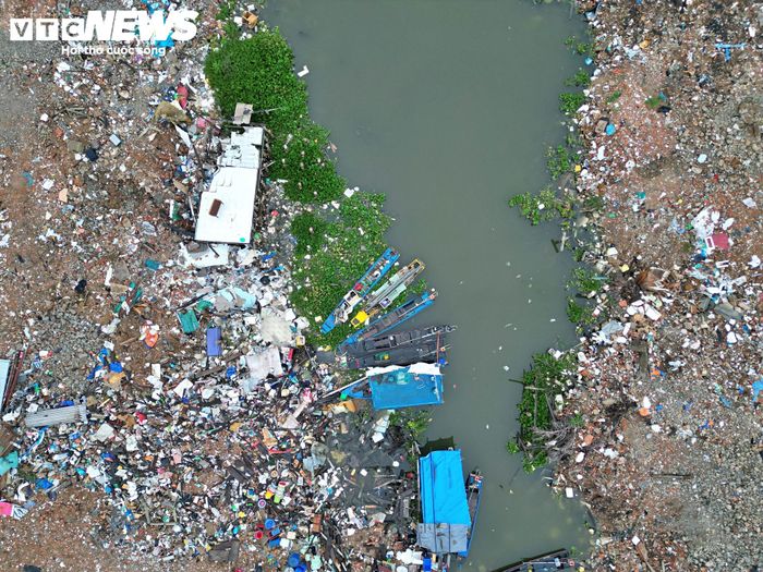 Đến nay, nhiều hạng mục của gói thầu này cơ bản hoàn thành, khối lượng toàn gói ước đạt khoảng 75%. Các nhà thầu đang khẩn trương hoàn thiện những hạng mục còn lại. Dự kiến, công trình sẽ được tổ chức thông xe kỹ thuật bên trái tuyến trước ngày 2/9 và hoàn thành toàn bộ gói thầu vào tháng 11/2026.