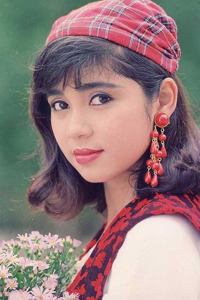 Bước chân vào làng giải trí ở tuổi 18, cô nhanh chóng nổi tiếng và được xưng tụng là “đệ nhất mỹ nhân” của Sài Gòn. 