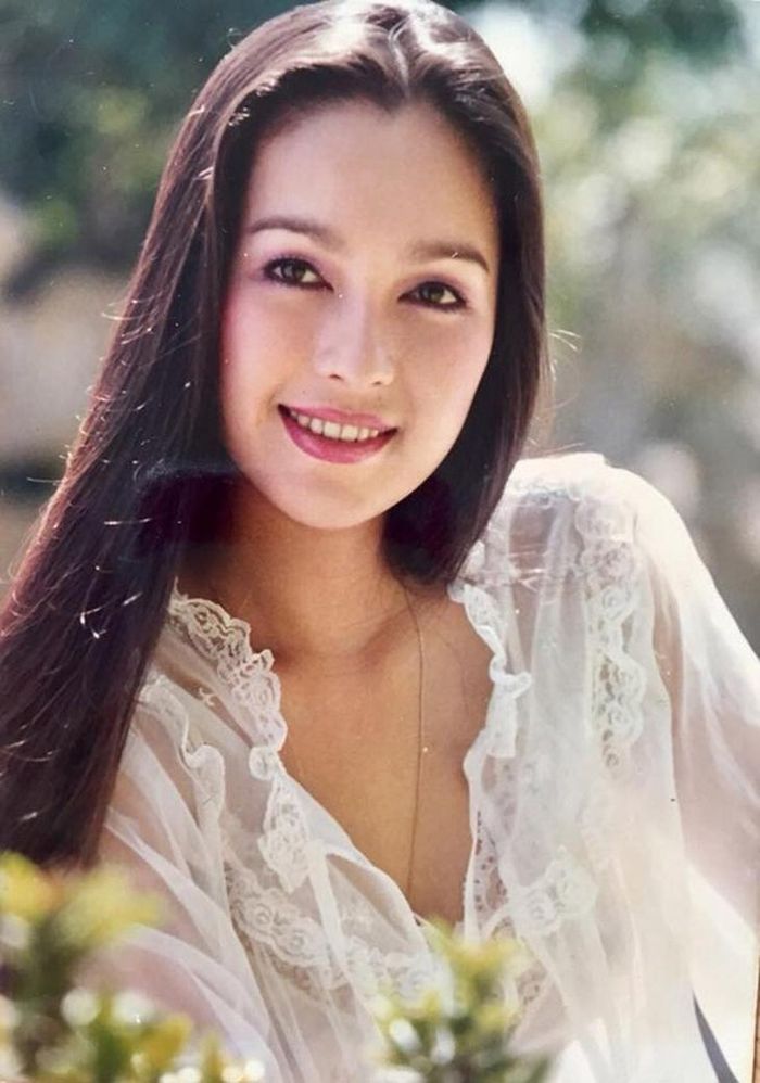 Diễm My là một trong những người đẹp gắn bó lâu năm nhất với thời kỳ hoàng kim của ảnh lịch.