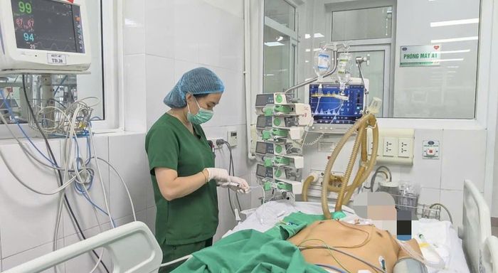 Bệnh nhân bị sốc nhiễm khuẩn, suy đa tạng, viêm phổi, viêm cơ tim và nhiễm khuẩn huyết do phức hợp vi khuẩn Burkholderia (Ảnh: BVCC)