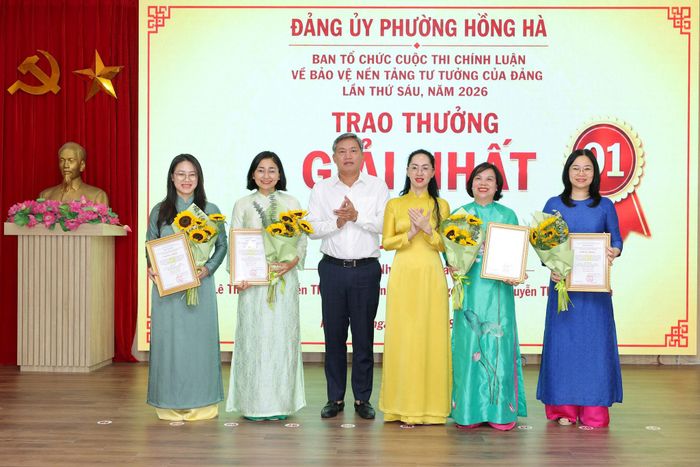 Các cá nhân, tập thể đạt Giải Nhất cuộc thi. Ảnh: PV