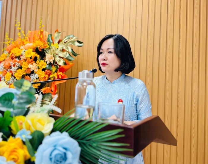 Chủ tịch UBND phường Kim Liên Lê Thị Kim Huệ phát biểu tại hội nghị. Ảnh: Nguyên Bảo