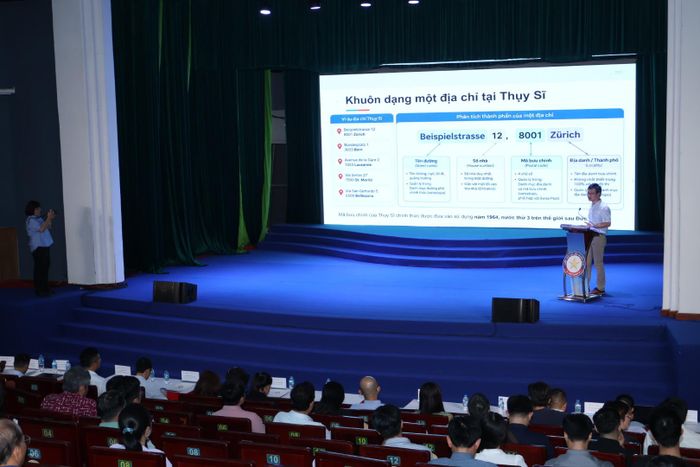 Quang cảnh hội thảo “Quản lý dữ liệu địa điểm - Kinh nghiệm quốc tế và bài học cho Việt Nam” do Hiệp hội Dữ liệu quốc gia (NDA) phối hợp với Mạng lưới Chuyên gia dữ liệu toàn cầu (VDEN) tổ chức. ảnh: Thanh Hà