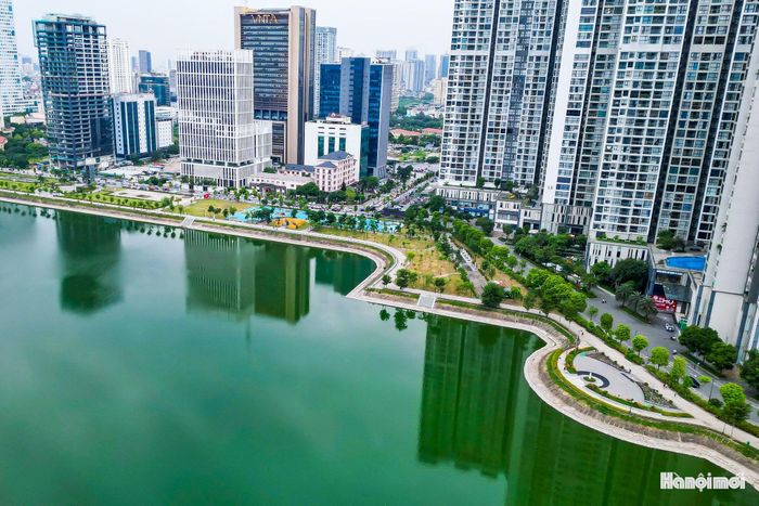 Với diện tích khoảng 28ha, trong đó hồ điều hòa rộng khoảng 19ha, công viên được xem là một trong những không gian xanh đồng bộ, kết hợp hệ thống hạ tầng giao thông hoàn thiện, mang đến điểm vui chơi, rèn luyện sức khỏe và sinh hoạt cộng đồng thuận tiện cho người dân.