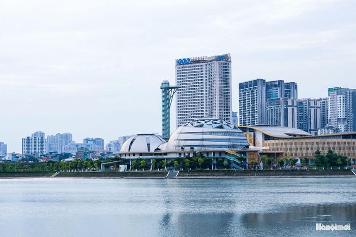 Một điểm nhấn quan trọng nằm trong quần thể Công viên An Hòa là Cung Thiếu nhi Hà Nội. Công trình được thiết kế theo hướng hiện đại, gần gũi với thiên nhiên, tích hợp nhiều thiết bị tự động, thông minh phục vụ vận hành.