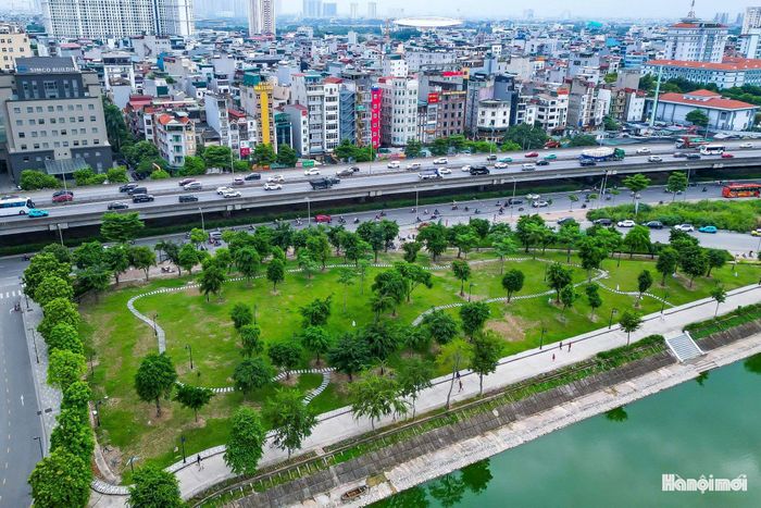 Công viên An Hòa nằm cạnh các công trình quan trọng như trụ sở Bộ Nông nghiệp và Môi trường, Bộ Nội vụ, Cung Thiếu nhi Hà Nội, đồng thời giáp đường Phạm Hùng - Vành đai 3. Vị trí này giúp công viên có kết nối giao thông thuận tiện, đồng thời tạo điểm nhấn cảnh quan giữa khu vực đô thị đang phát triển nhanh.