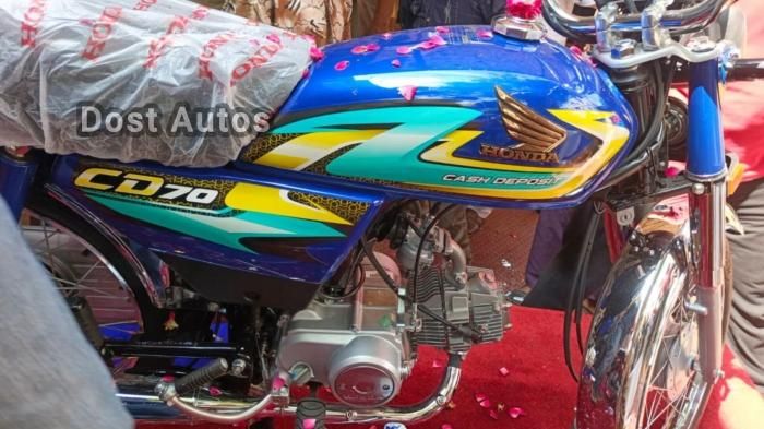 Honda CD 70 2027 được phân phối với ba tùy chọn màu sắc