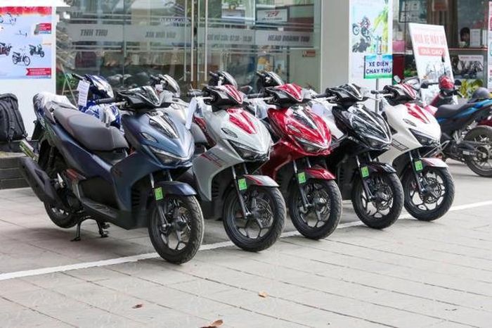 Honda Air Blade có giá niêm yết từ 42,4 triệu đồng.