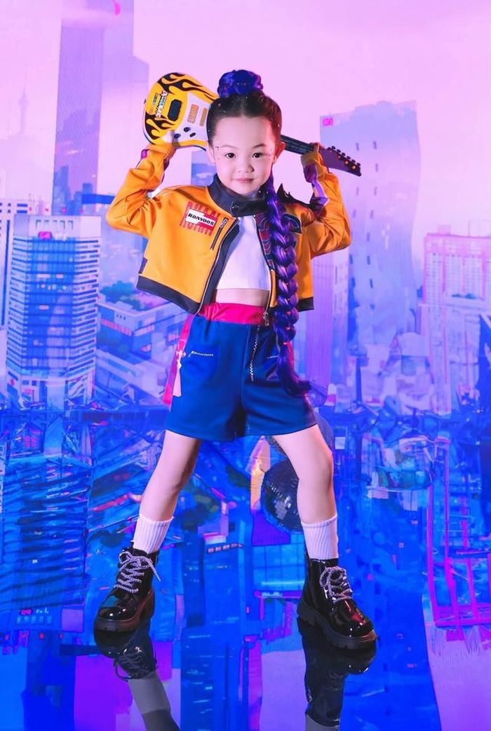 Cô cũng hài hước cho biết rằng "Không biết năm sau là nhân vật gì tiếp theo đây" trước lựa chọn của con gái.