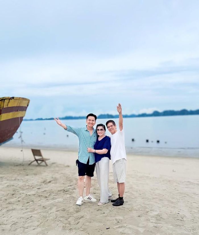 Bố của MC Hạnh Phúc là một cựu chiến binh, từng là người lính lái xe trên tuyến đường Trường Sơn lịch sử. Ông từng xuất hiện làm khách mời xúc động trên sóng truyền hình VTV, chia sẻ về ký ức hào hùng năm xưa và truyền cảm hứng sống tích cực cho người con trai mang cái tên đặc biệt - Hạnh Phúc.