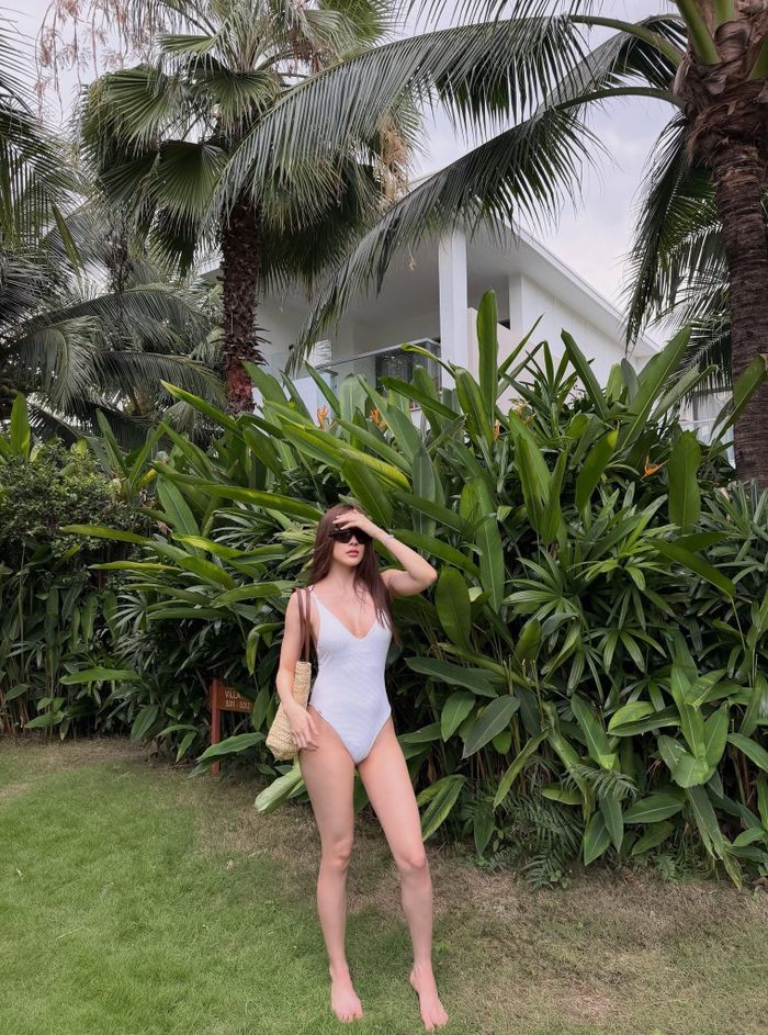 Thiều Bảo Trâm gây chú ý khi chia sẻ những hình ảnh mới nhất khi cô diện bikini khoe sắc vóc đáng ngưỡng mộ ở tuổi 32. 