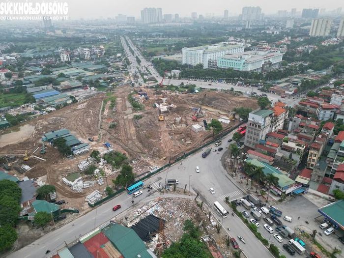 Song, hợp phần nút giao cuối tuyến (nút giao Phạm Tu - đường 70) có tổng mức đầu tư gần 786 tỉ đồng phải dừng thi công từ năm 2017 do vướng mắc trong công tác giải phóng mặt bằng.