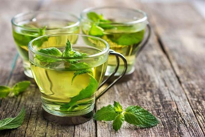Trà bạc hà hỗ trợ cân bằng nội tiết tố hiệu quả. Ảnh minh họa AI