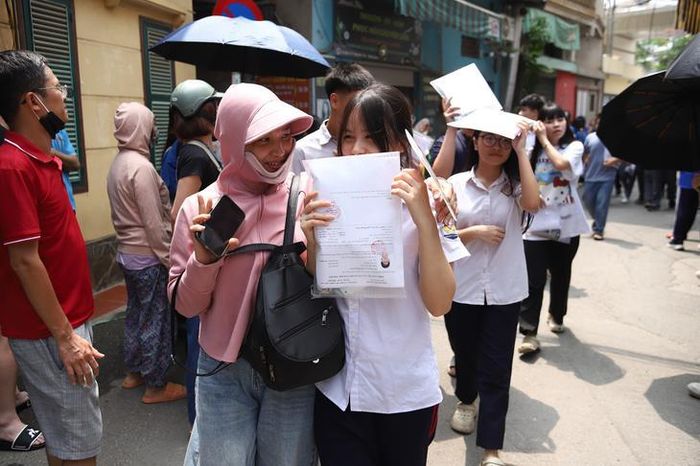 Hà Nội là một trong những tâm điểm nắng nóng ở miền Bắc. Ảnh: Thành Long