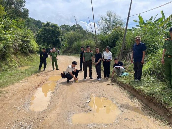 Lực lượng tham gia đang tiến hành xác định hiện trường vụ án. Ảnh: Công an tỉnh Lạng Sơn