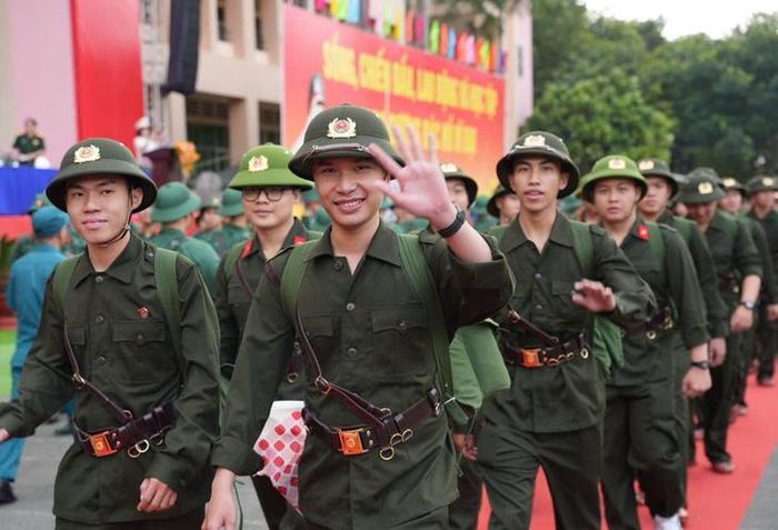 Công dân trẻ TPHCM lên đường nhập ngũ. Ảnh: Lan Phương.
