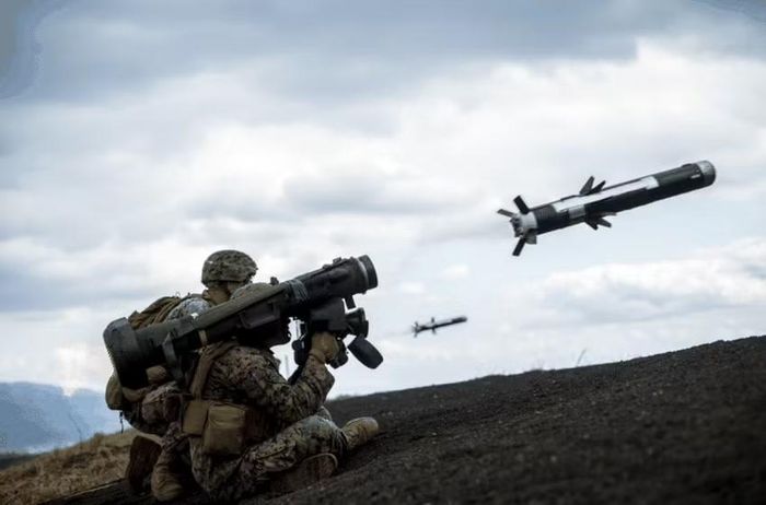 Điều này diễn ra khi Mỹ bổ sung kho dự trữ đã bị hao hụt đáng kể do chiến tranh ở Ukraine: đến tháng 1/2025, Kyiv đã nhận được hơn 10.000 tên lửa Javelin, trong khi kho dự trữ của Mỹ trước chiến tranh chỉ còn từ 20.000 đến 25.000 quả.