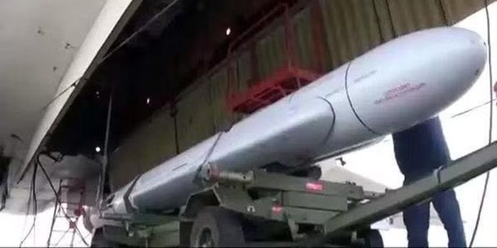 Theo trang Defense Express, hiện nay máy bay ném bom tiền tuyến Su-34 hoàn toàn không có khả năng mang tên lửa hành trình Kh-101 hoặc Kh-50, vốn được gọi là "mini Kh-101".