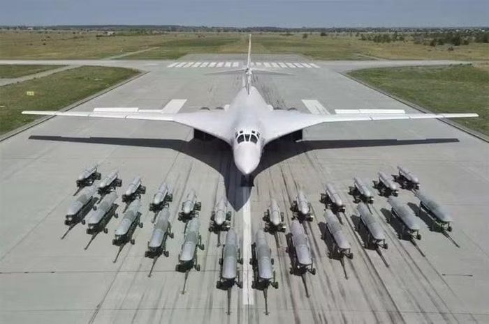 Mọi việc bắt đầu từ một bài phân tích đăng tải trên Tạp chí Defence Security Asia (DSA), trong đó các chuyên gia quân sự đã xem xét triển vọng khả thi của việc tích hợp vũ khí như vậy.