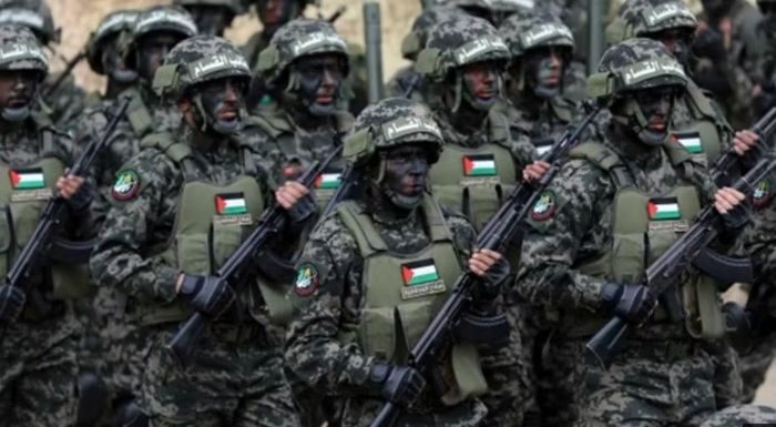 Trong đó, quân đội có nhiệm vụ bảo vệ biên giới và trật tự trong nước, còn IRGC tập trung vào bảo vệ cấu trúc chính trị và hoạt động ở nước ngoài.