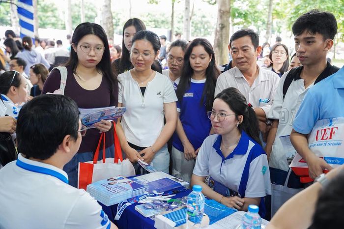 Những ngành nghề liên quan tới công nghệ thông tin đang thu hút thí sinh (ảnh minh hoạ).