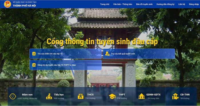 Học sinh đăng ký tuyển sinh trên Cổng thông tin tuyển sinh đầu cấp của thành phố.